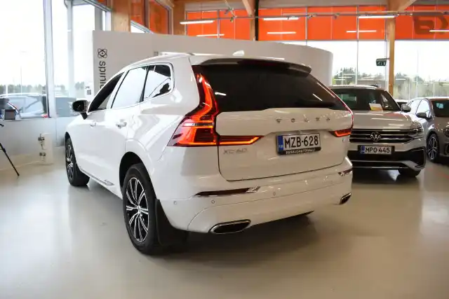 Valkoinen Maastoauto, Volvo XC60 – MZB-628