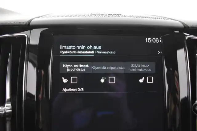 Valkoinen Maastoauto, Volvo XC60 – MZB-628