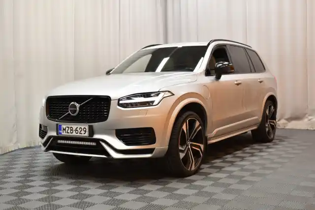 Harmaa Maastoauto, Volvo XC90 – MZB-629