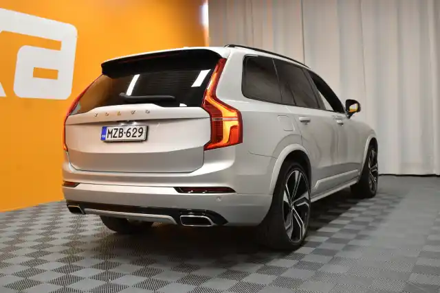 Harmaa Maastoauto, Volvo XC90 – MZB-629