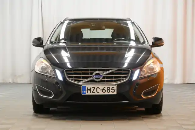 Musta Farmari, Volvo V60 – MZC-685