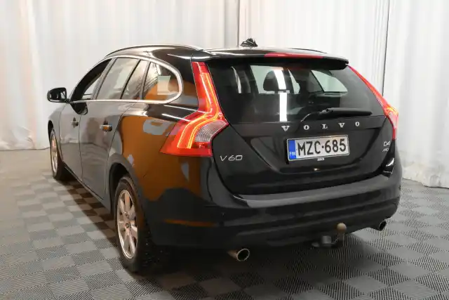 Musta Farmari, Volvo V60 – MZC-685