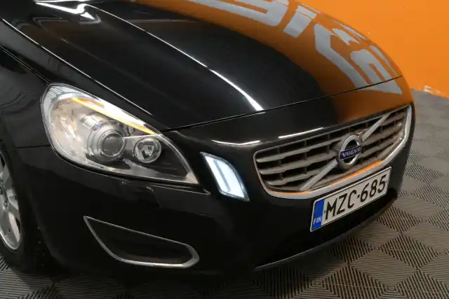 Musta Farmari, Volvo V60 – MZC-685