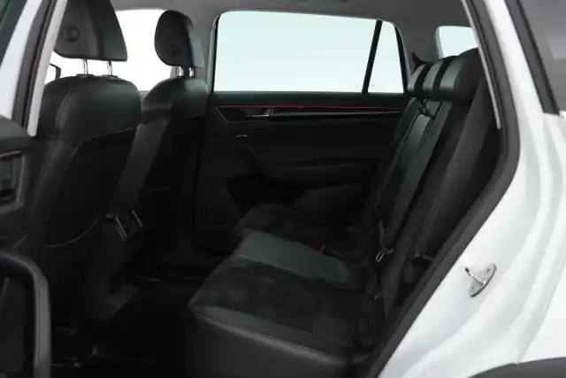Valkoinen Maastoauto, Skoda Kodiaq – MZC-708