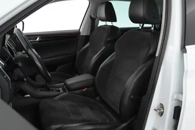 Valkoinen Maastoauto, Skoda Kodiaq – MZC-708