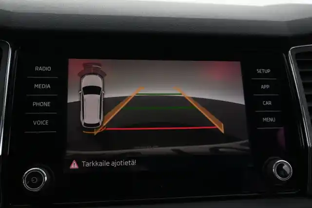 Valkoinen Maastoauto, Skoda Kodiaq – MZC-708