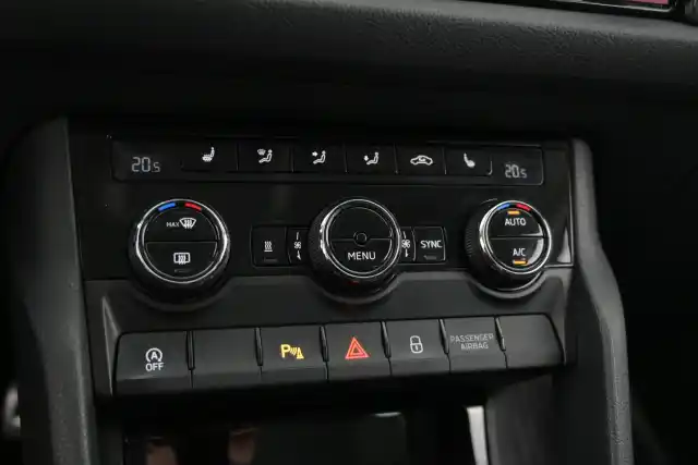 Valkoinen Maastoauto, Skoda Kodiaq – MZC-708