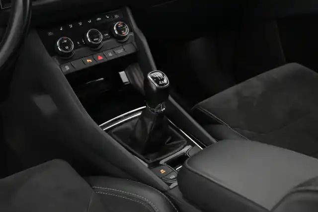 Valkoinen Maastoauto, Skoda Kodiaq – MZC-708