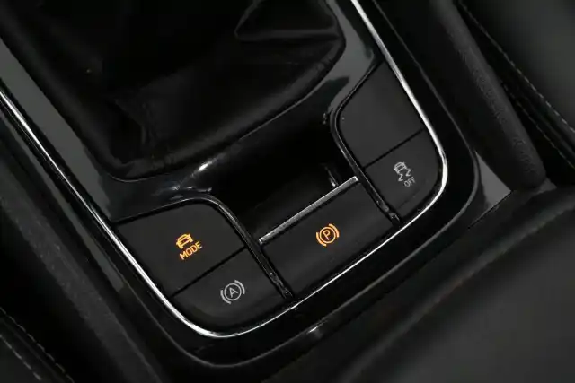 Valkoinen Maastoauto, Skoda Kodiaq – MZC-708
