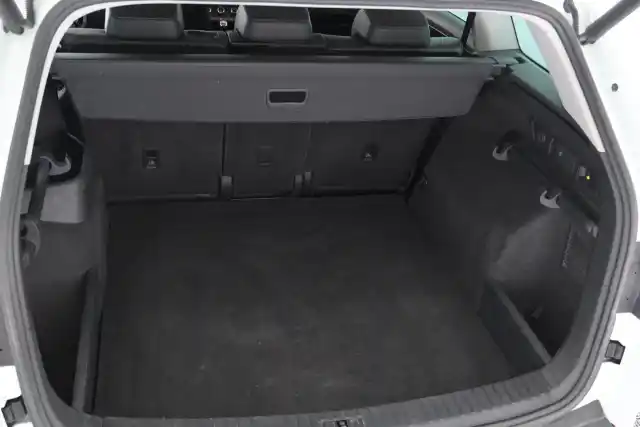Valkoinen Maastoauto, Skoda Kodiaq – MZC-708