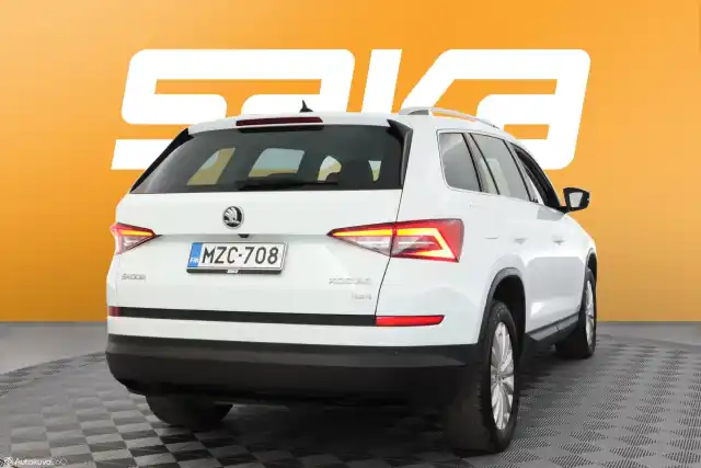 Valkoinen Maastoauto, Skoda Kodiaq – MZC-708