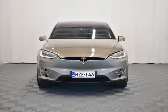 Ruskea Maastoauto, Tesla Model X – MZE-143