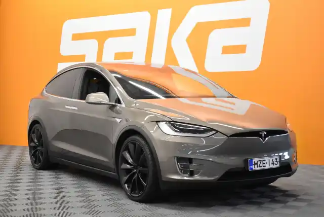 Ruskea Maastoauto, Tesla Model X – MZE-143