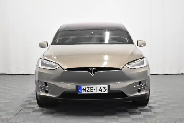 Ruskea Maastoauto, Tesla Model X – MZE-143