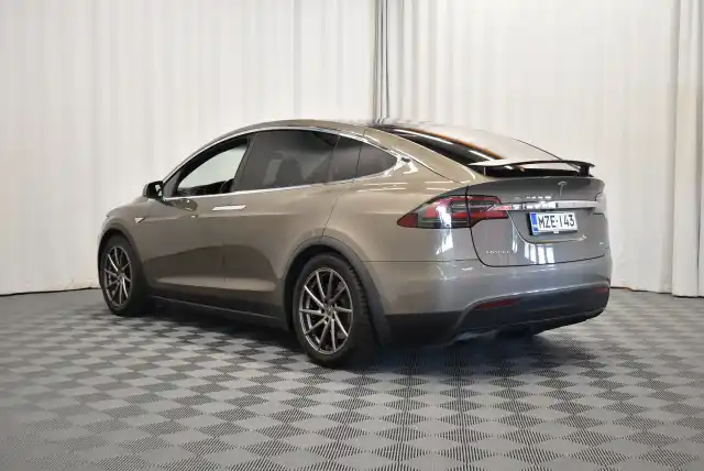 Ruskea Maastoauto, Tesla Model X – MZE-143