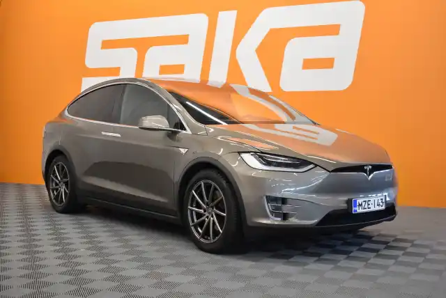 Ruskea Maastoauto, Tesla Model X – MZE-143