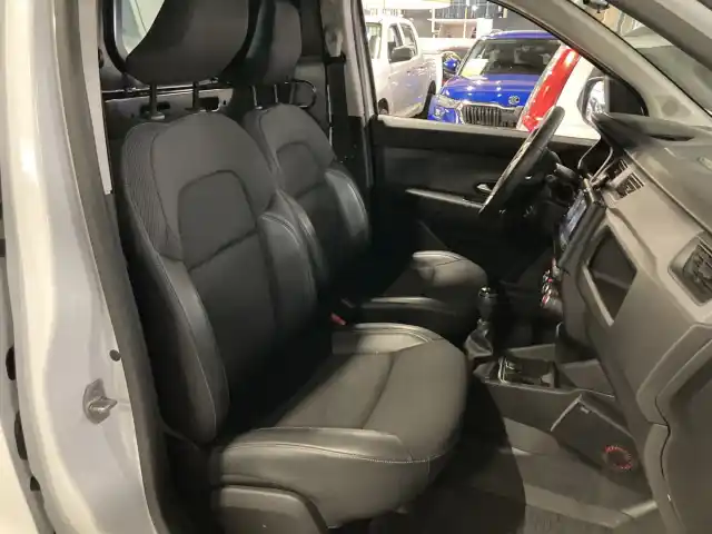 Valkoinen Pakettiauto, Renault Express – MZF-803