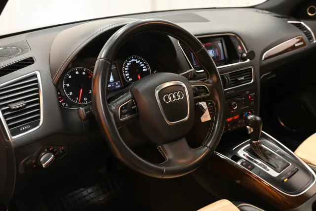 Ruskea Maastoauto, Audi Q5 – MZF-974