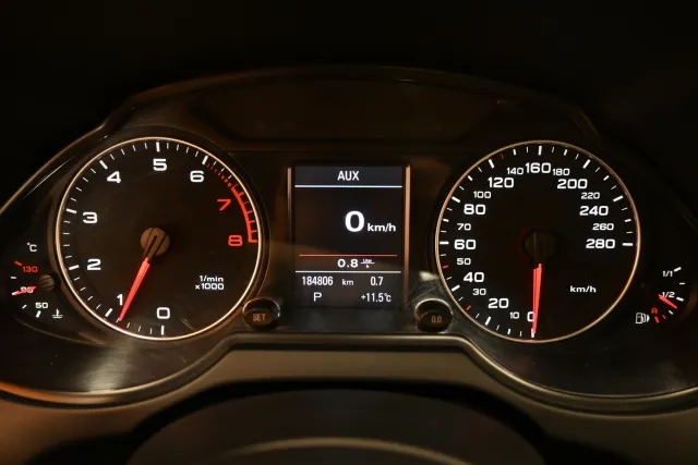 Ruskea Maastoauto, Audi Q5 – MZF-974