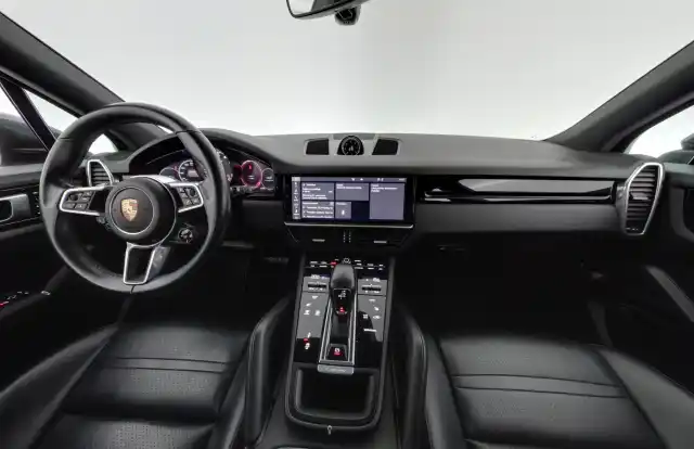 Harmaa Maastoauto, Porsche Cayenne – MZF-985