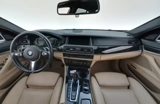 Sininen Sedan, BMW M550D – MZG-139