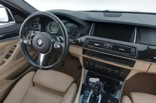 Sininen Sedan, BMW M550D – MZG-139