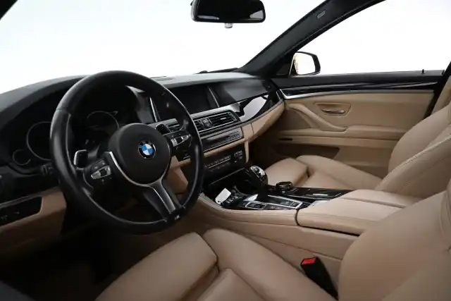 Sininen Sedan, BMW M550D – MZG-139