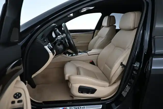 Sininen Sedan, BMW M550D – MZG-139