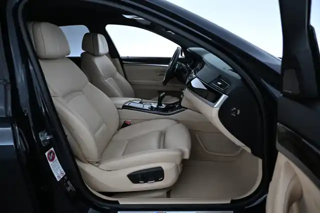 Sininen Sedan, BMW M550D – MZG-139