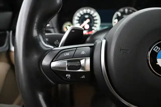 Sininen Sedan, BMW M550D – MZG-139