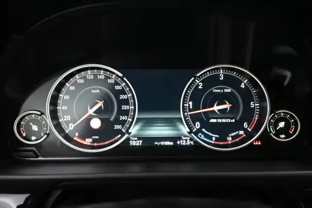 Sininen Sedan, BMW M550D – MZG-139