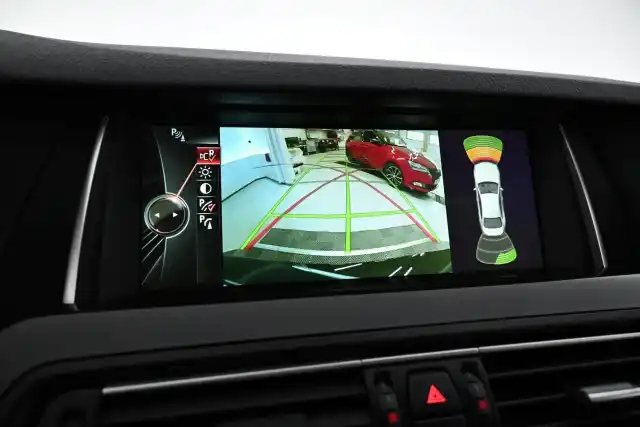 Sininen Sedan, BMW M550D – MZG-139