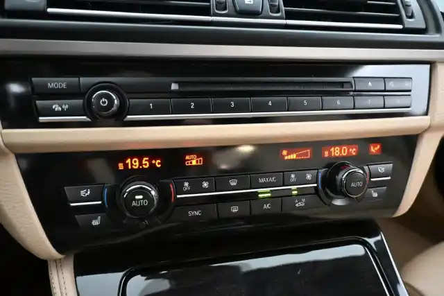 Sininen Sedan, BMW M550D – MZG-139