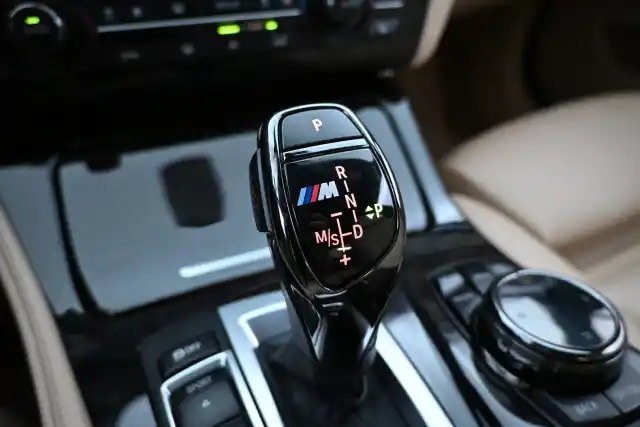 Sininen Sedan, BMW M550D – MZG-139