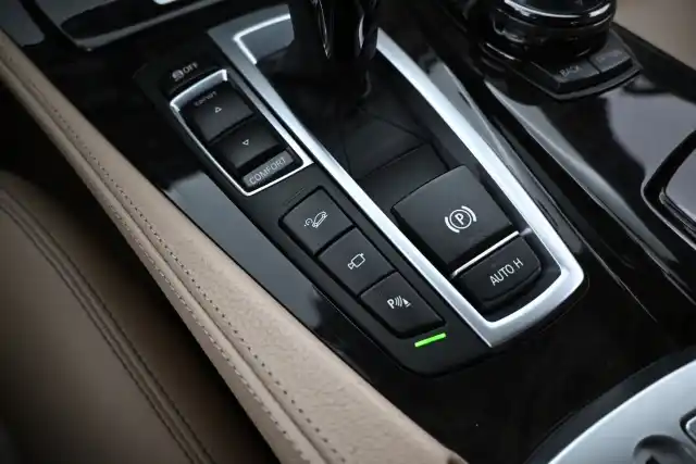 Sininen Sedan, BMW M550D – MZG-139