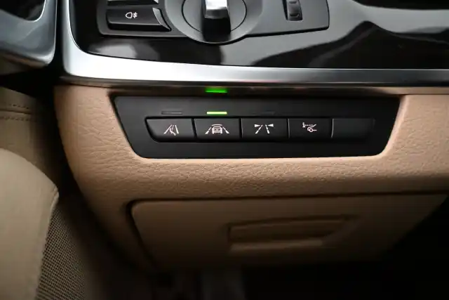 Sininen Sedan, BMW M550D – MZG-139