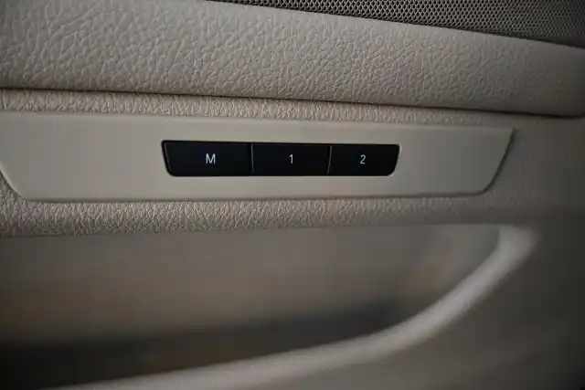 Sininen Sedan, BMW M550D – MZG-139