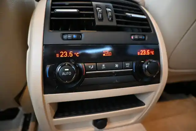 Sininen Sedan, BMW M550D – MZG-139