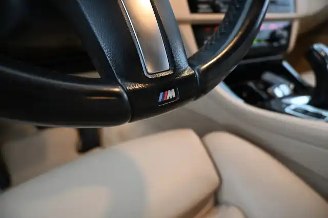 Sininen Sedan, BMW M550D – MZG-139