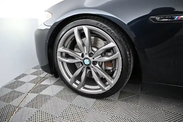 Sininen Sedan, BMW M550D – MZG-139