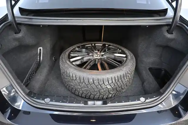Sininen Sedan, BMW M550D – MZG-139