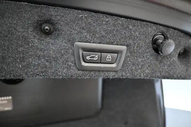 Sininen Sedan, BMW M550D – MZG-139