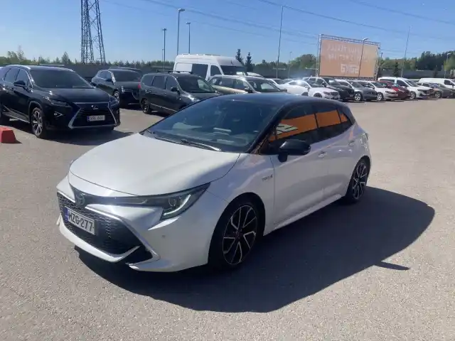 Valkoinen Viistoperä, Toyota Corolla – MZG-277