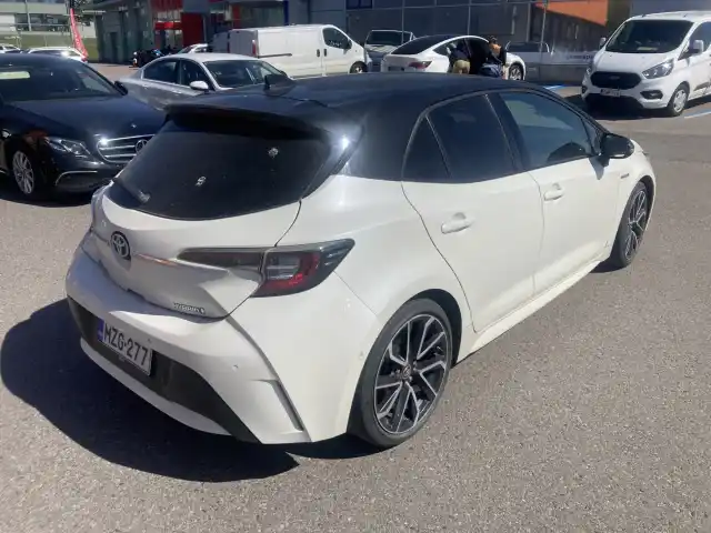 Valkoinen Viistoperä, Toyota Corolla – MZG-277