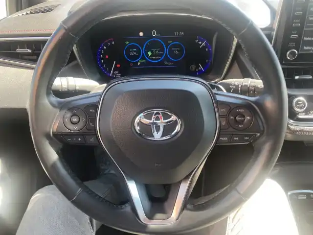 Valkoinen Viistoperä, Toyota Corolla – MZG-277