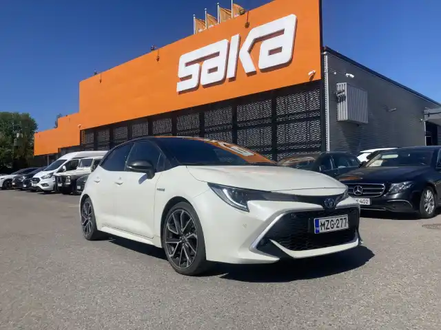 Valkoinen Viistoperä, Toyota Corolla – MZG-277
