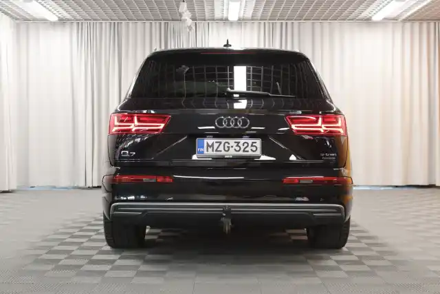 Musta Farmari, Audi Q7 – MZG-325