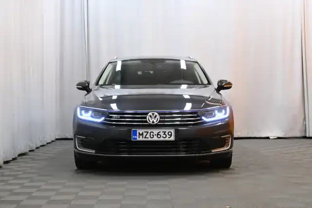 Harmaa Farmari, Volkswagen Passat – MZG-639