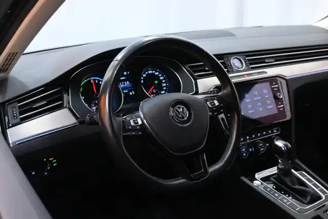 Harmaa Farmari, Volkswagen Passat – MZG-639