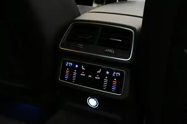 Musta Sedan, Audi A6 – MZG-990